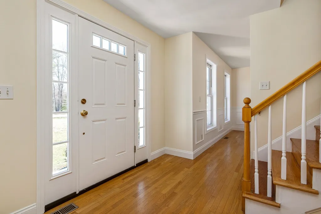 4 Wiggin Way Stratham NH 03885
