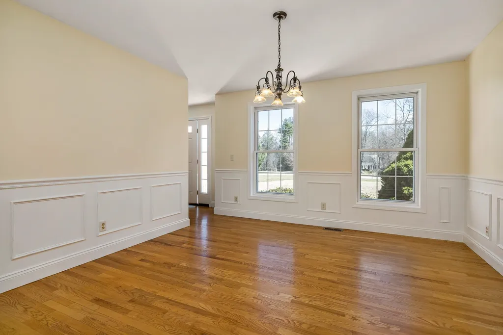 4 Wiggin Way Stratham NH 03885