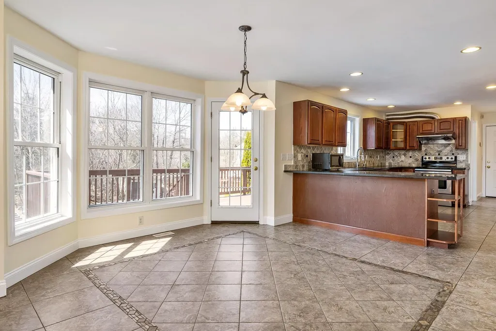 4 Wiggin Way Stratham NH 03885