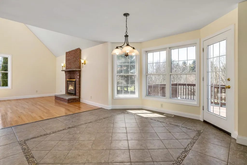 4 Wiggin Way Stratham NH 03885