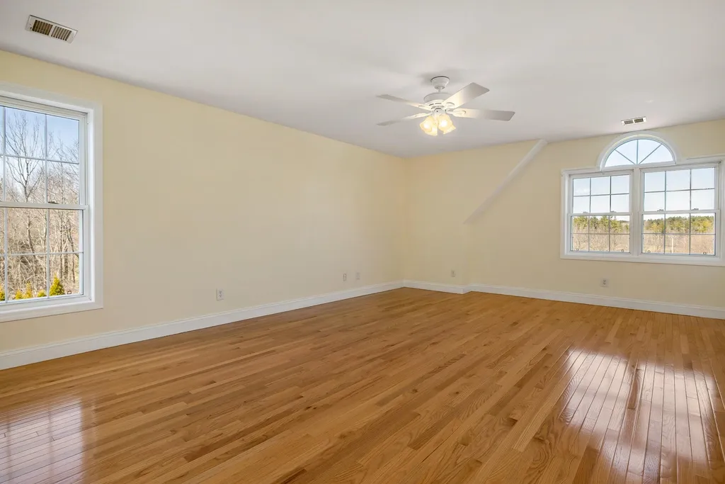 4 Wiggin Way Stratham NH 03885
