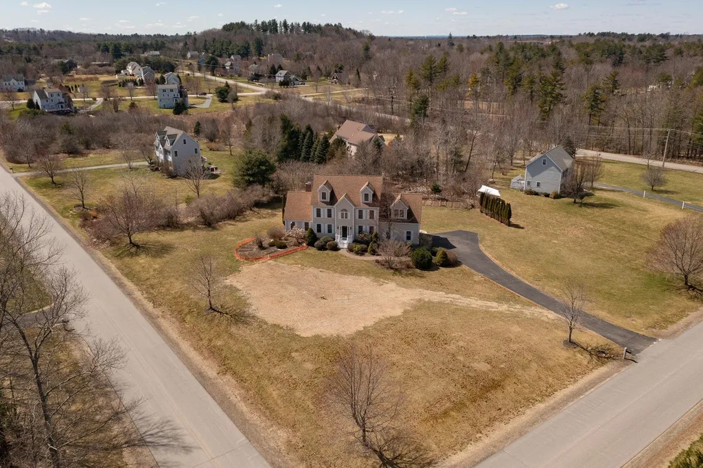 4 Wiggin Way Stratham NH 03885