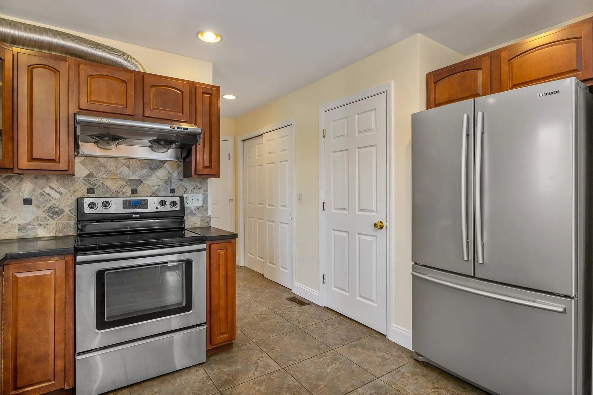 4 Wiggin Way Stratham NH 03885