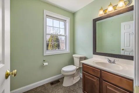 4 Wiggin Way Stratham NH 03885