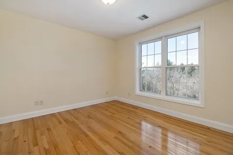 4 Wiggin Way Stratham NH 03885
