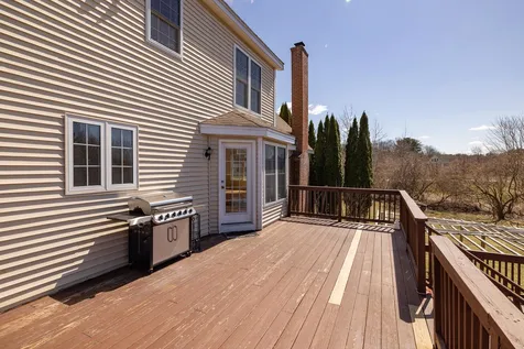4 Wiggin Way Stratham NH 03885