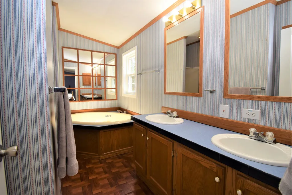 13 Jeffrey Drive Northwood NH 03261