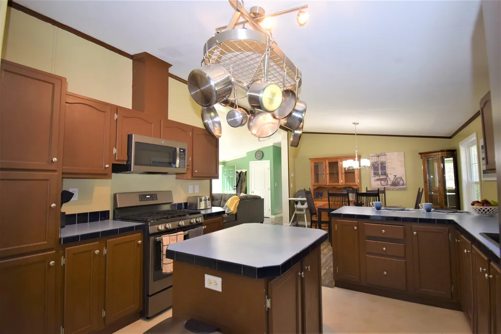 13 Jeffrey Drive Northwood NH 03261