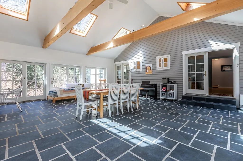 28 Crystal Path Hartland VT 05048