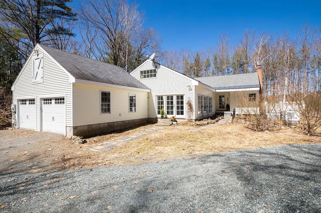28 Crystal Path Hartland VT 05048