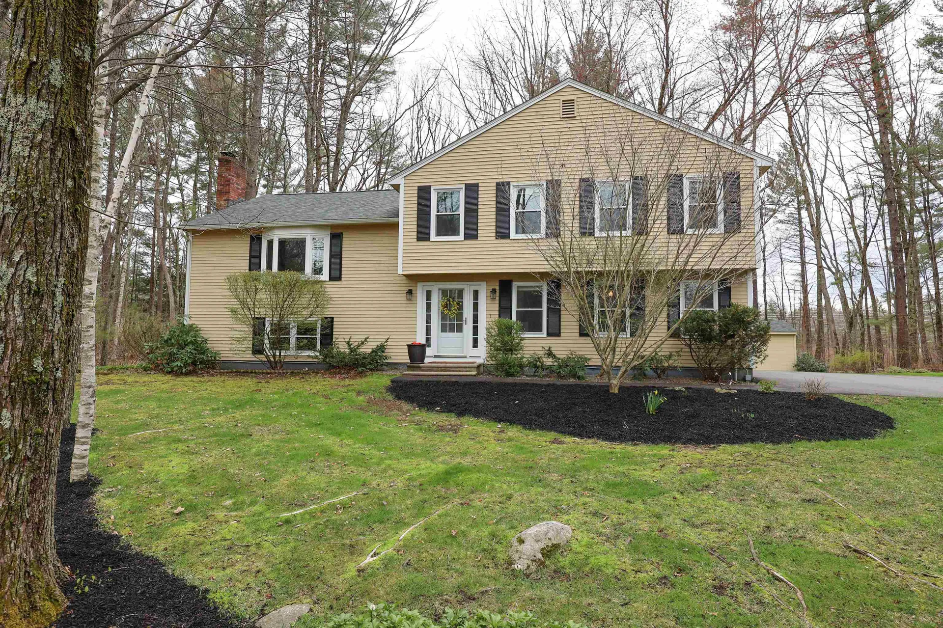 16 Shasta Drive Londonderry NH 03053