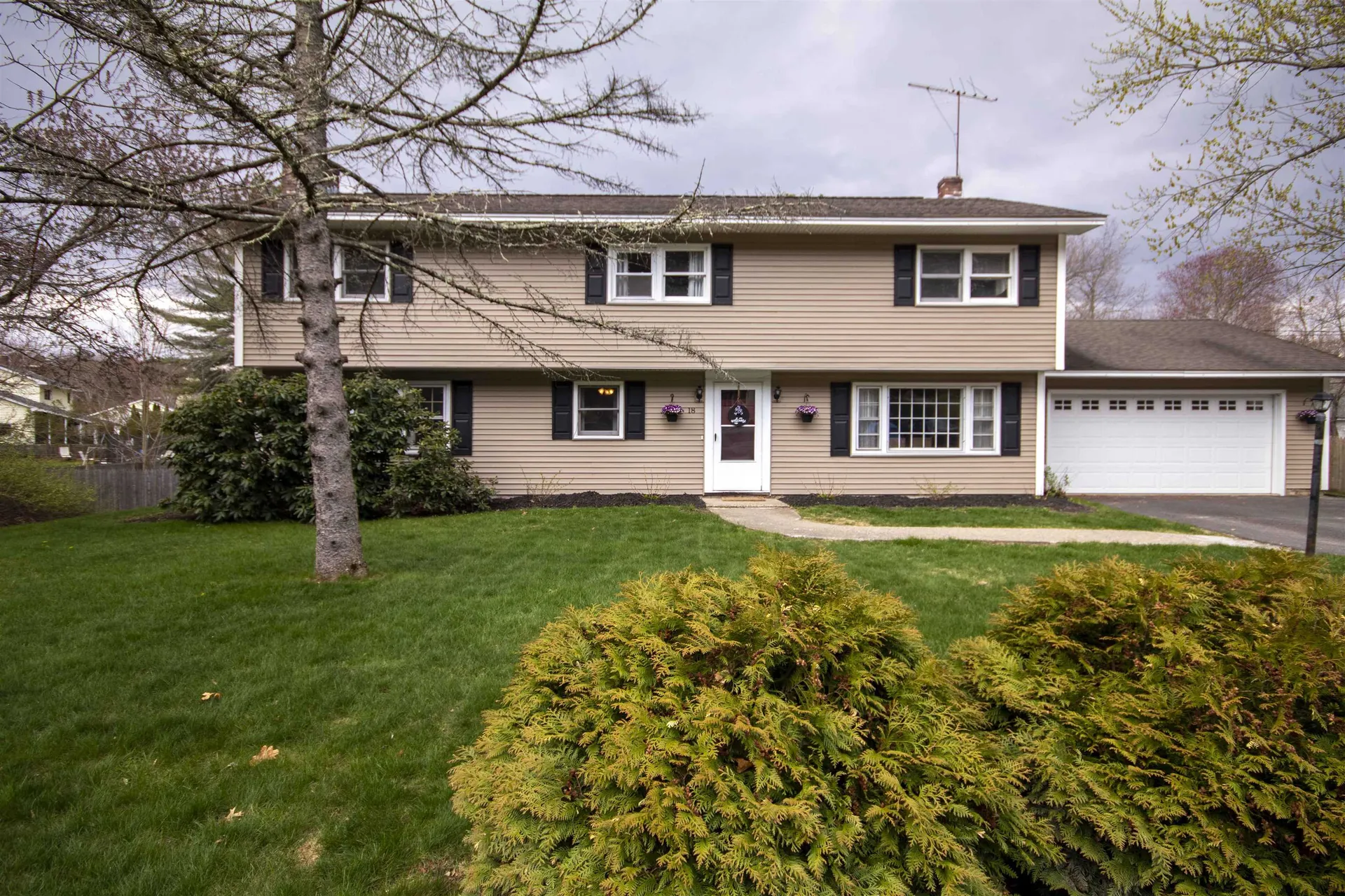 18 Wayne Street Hudson NH 03051