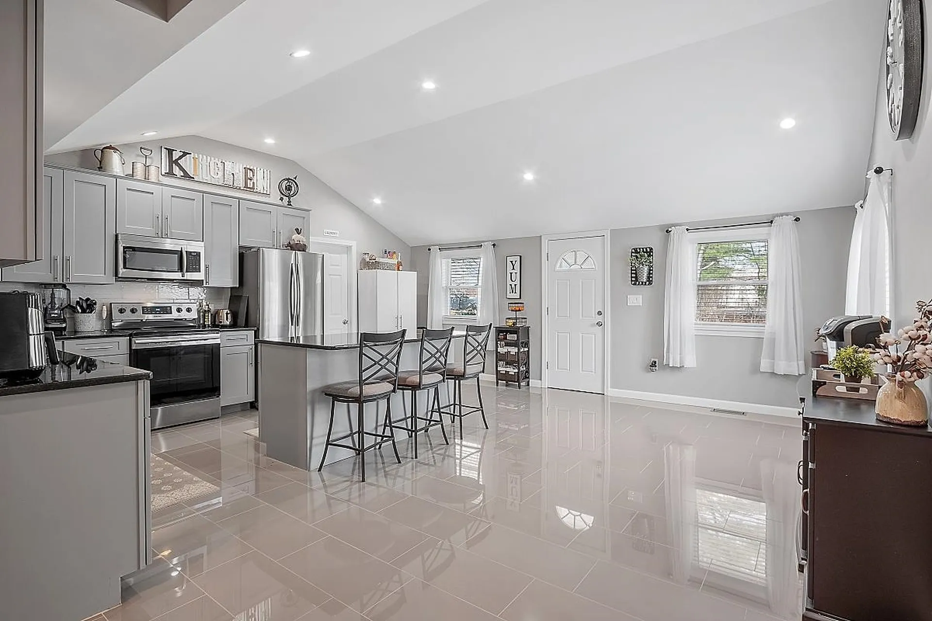 14 Dumaine Avenue Nashua NH 03063