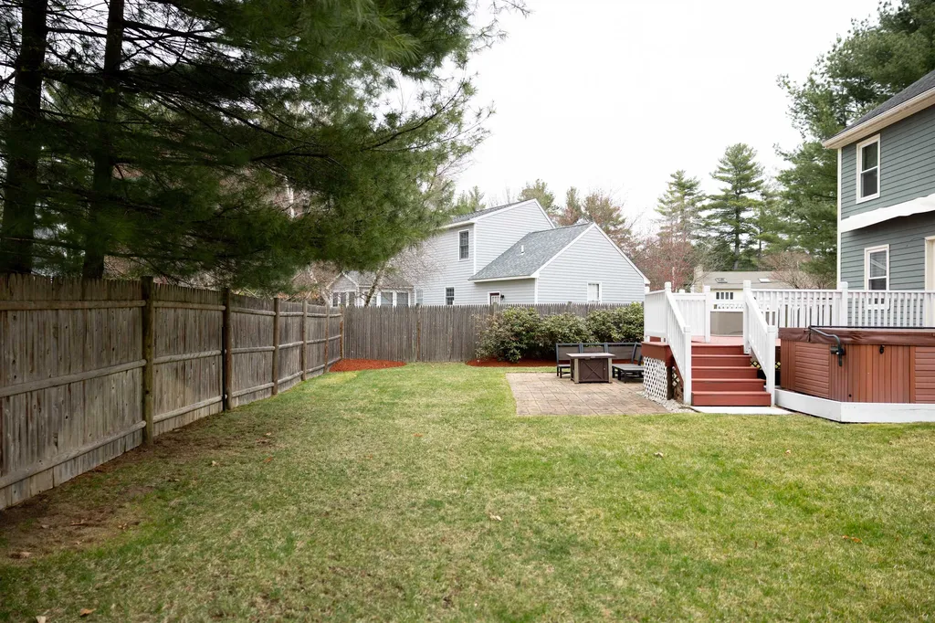 16 Settlement Way Nashua NH 03062-4438