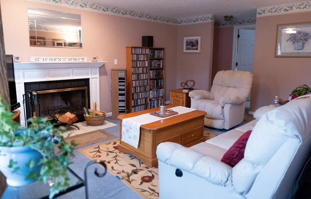 16 Settlement Way Nashua NH 03062-4438