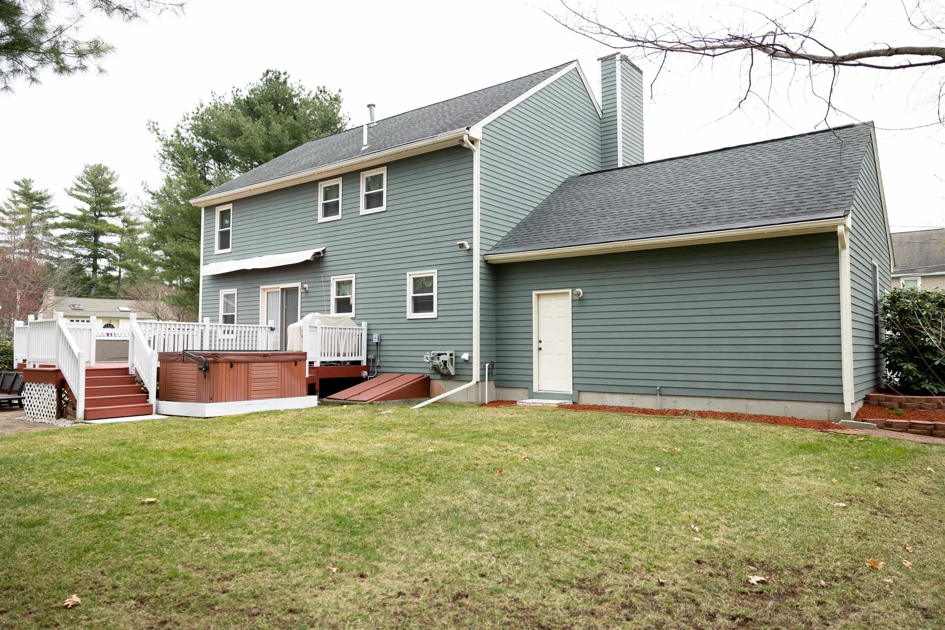 16 Settlement Way Nashua NH 03062-4438