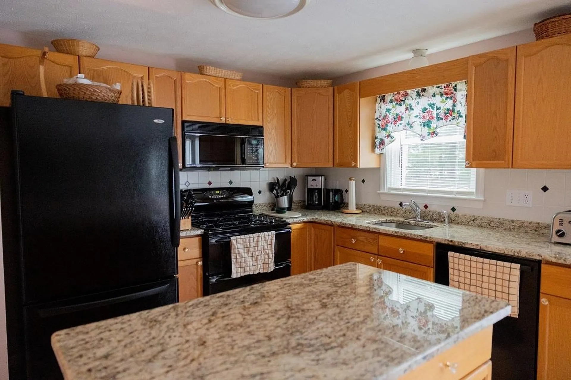16 Settlement Way Nashua NH 03062-4438