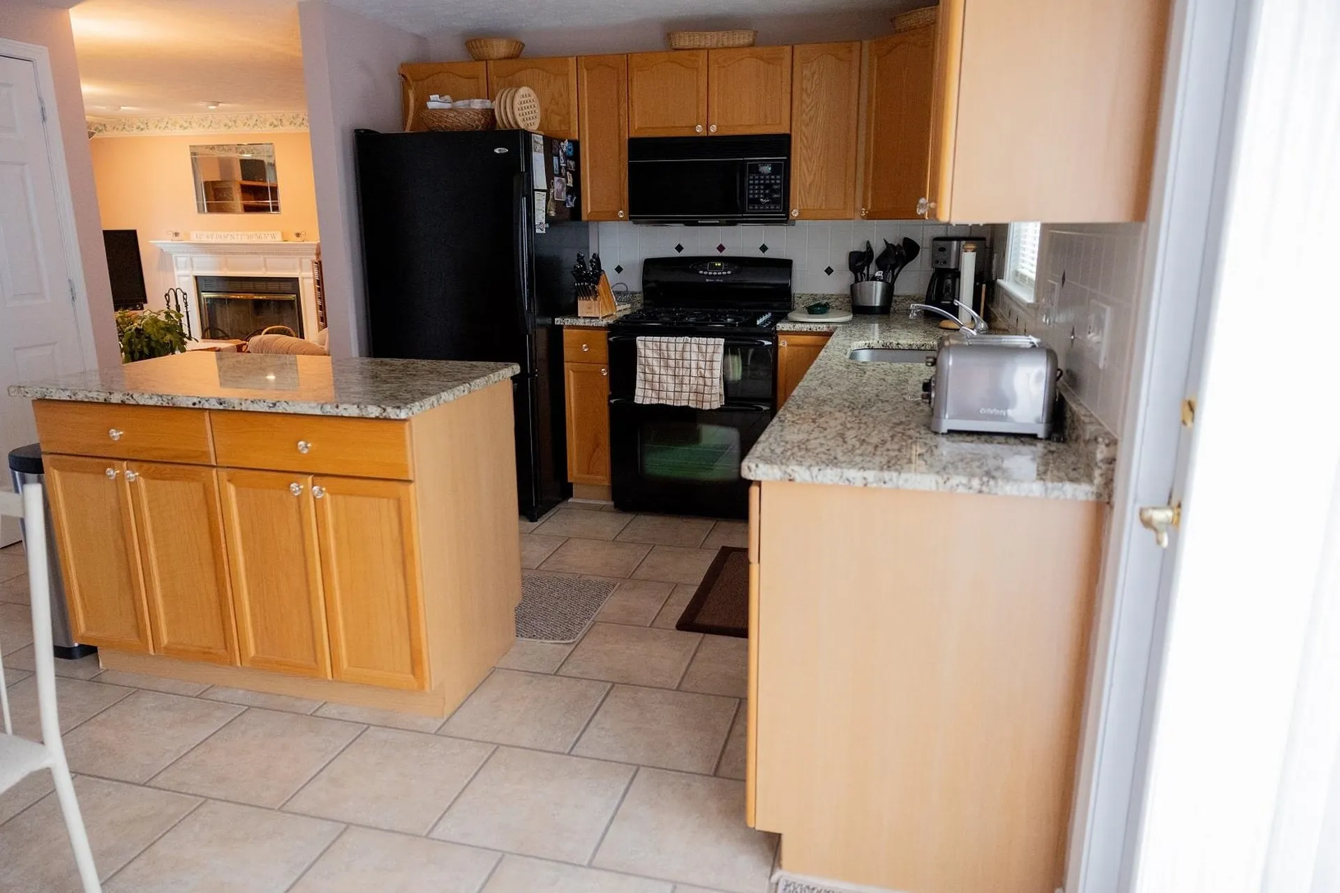 16 Settlement Way Nashua NH 03062-4438