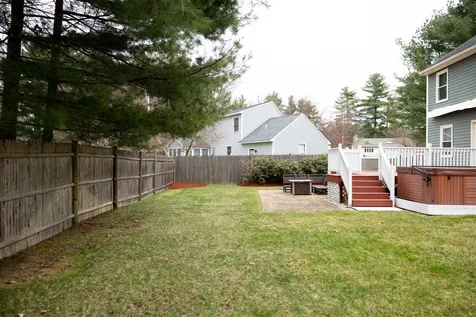 16 Settlement Way Nashua NH 03062-4438
