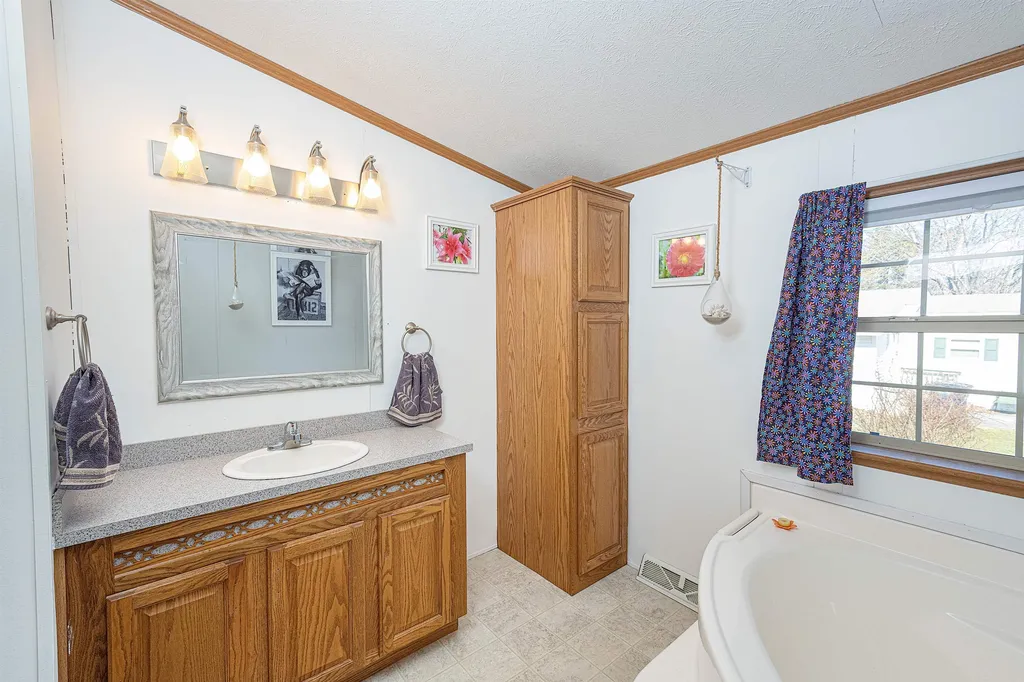 16 Lane Drive Allenstown NH 03275