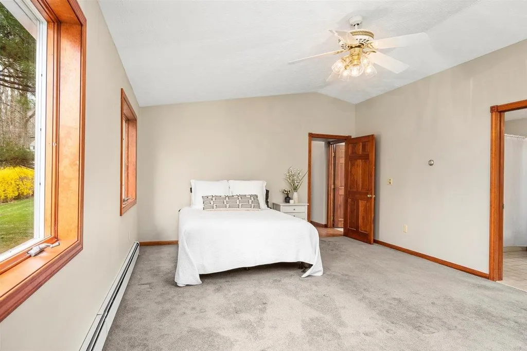 7 Robin Road Derry NH 03038