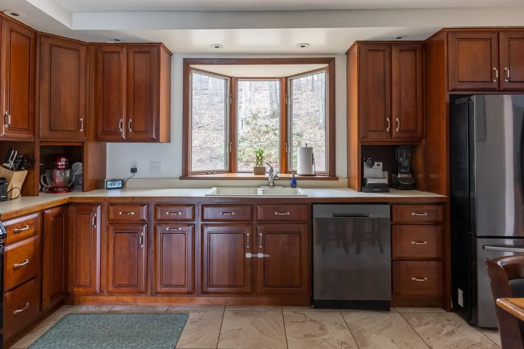 10 Greenbriar Drive Essex Junction VT 05452