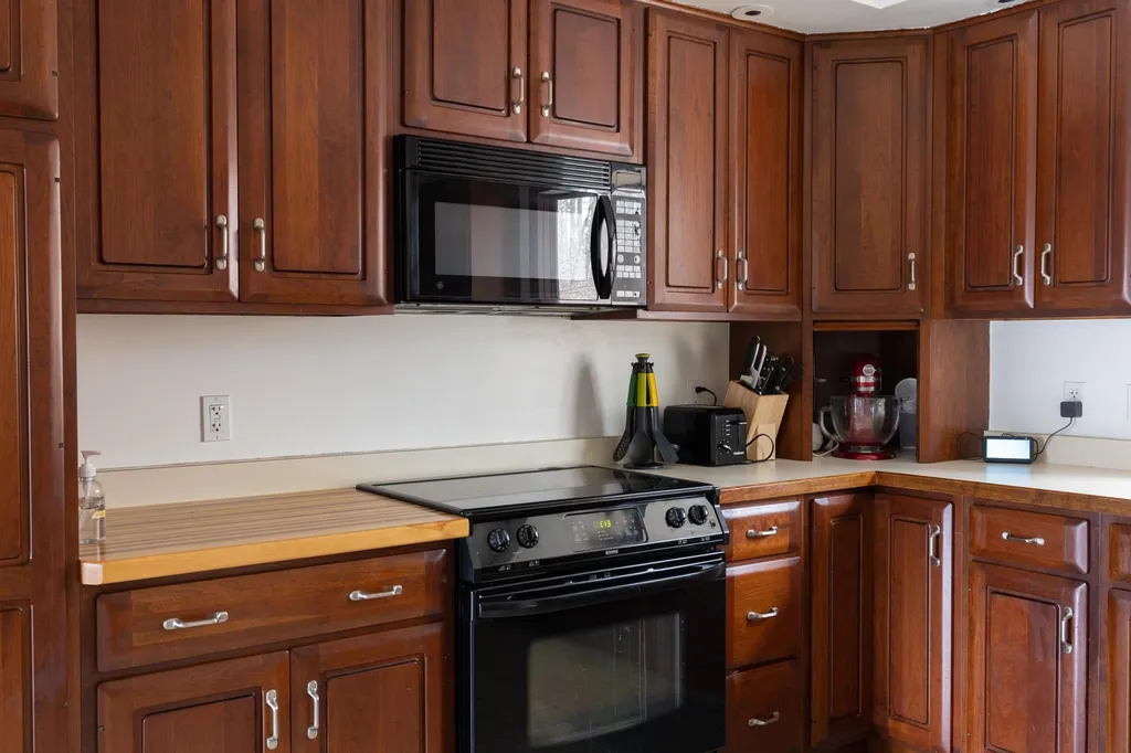 10 Greenbriar Drive Essex Junction VT 05452