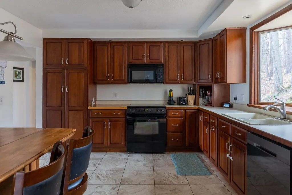 10 Greenbriar Drive Essex Junction VT 05452