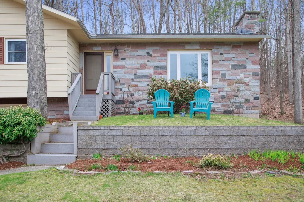10 Greenbriar Drive Essex Junction VT 05452
