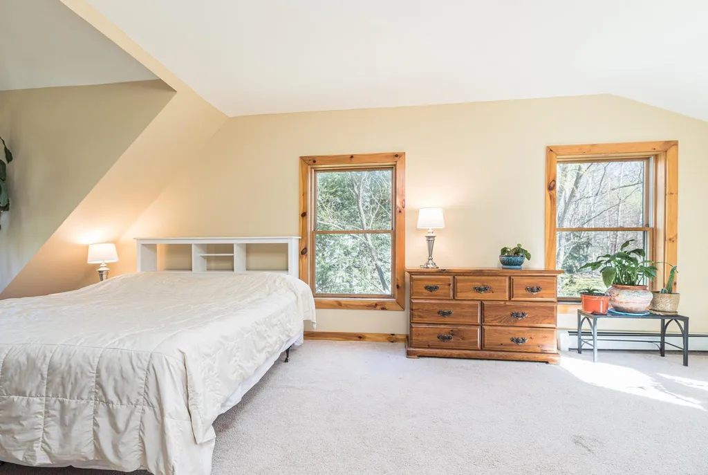 24 Tamarack Road Lee NH 03861