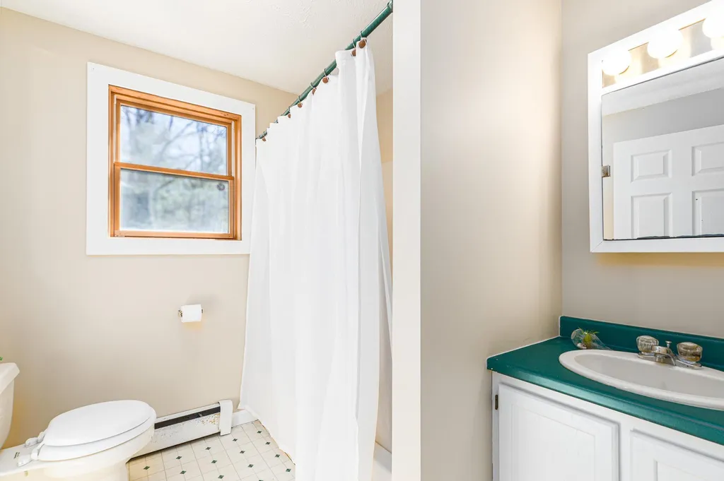 24 Tamarack Road Lee NH 03861