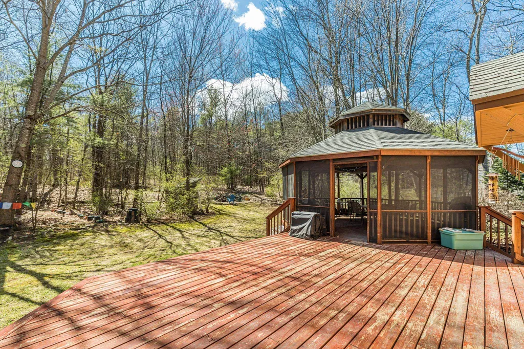24 Tamarack Road Lee NH 03861