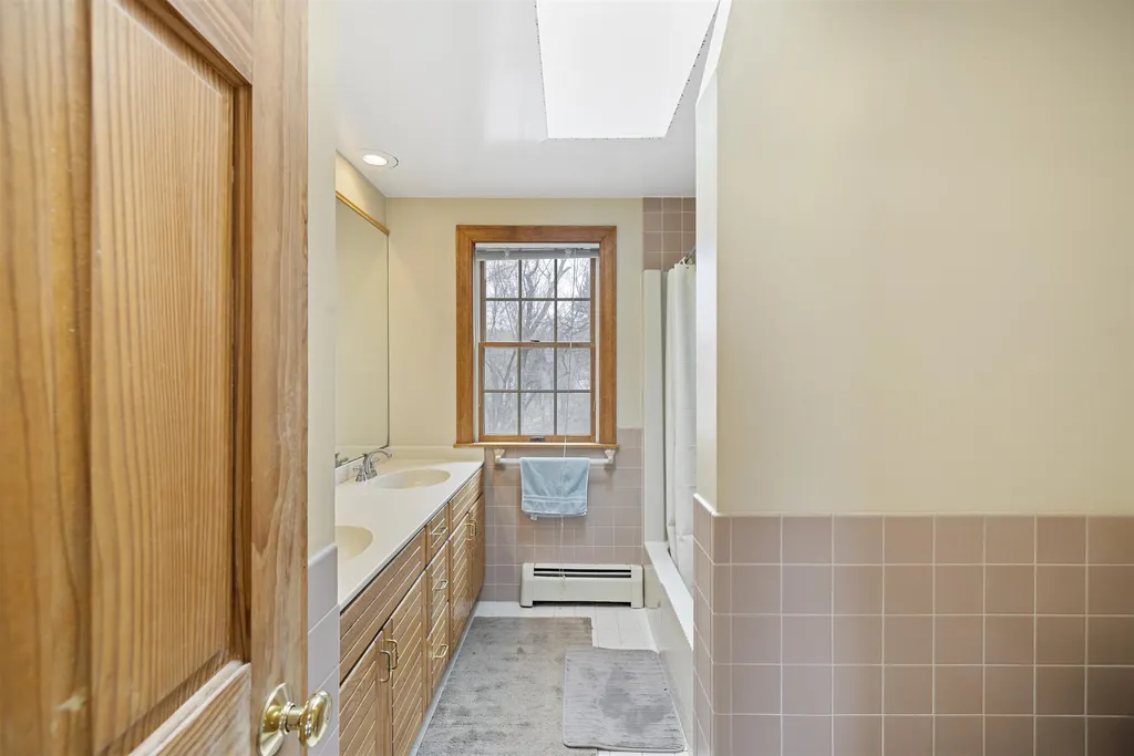 191 Pleasant Street New London NH 03257