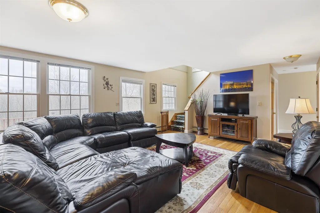 191 Pleasant Street New London NH 03257