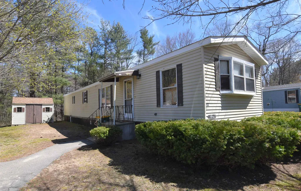 142 Daffodil Hill Lane Rochester NH 03868-8750