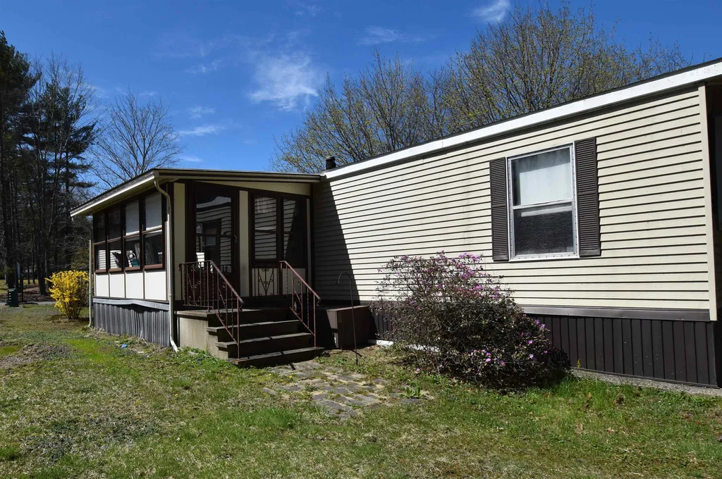 142 Daffodil Hill Lane Rochester NH 03868-8750