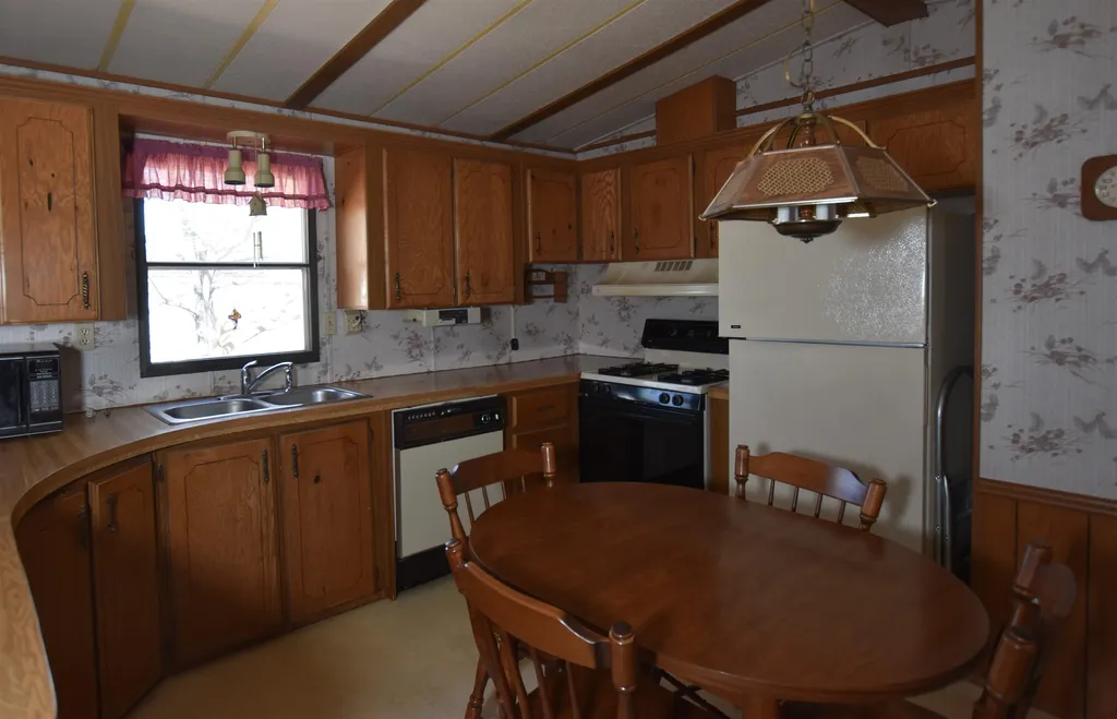 142 Daffodil Hill Lane Rochester NH 03868-8750