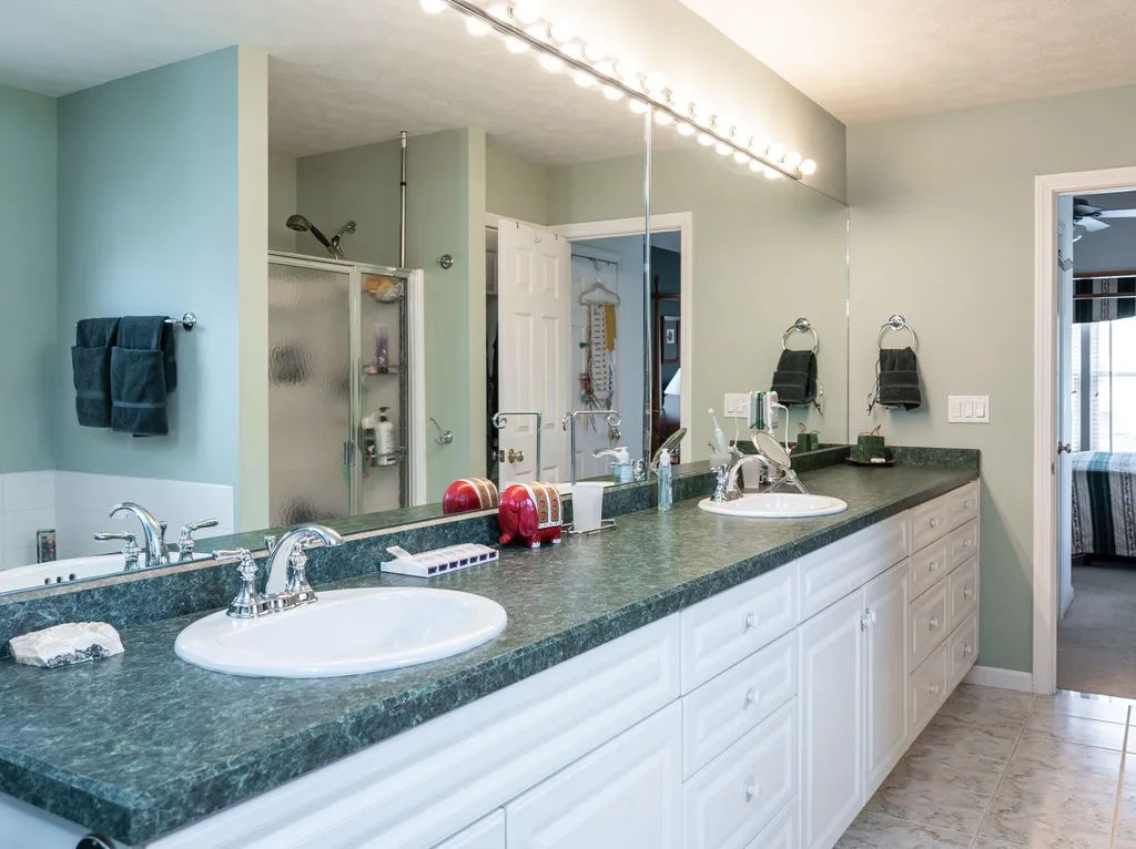 5 Gleneagle Drive Bedford NH 03110