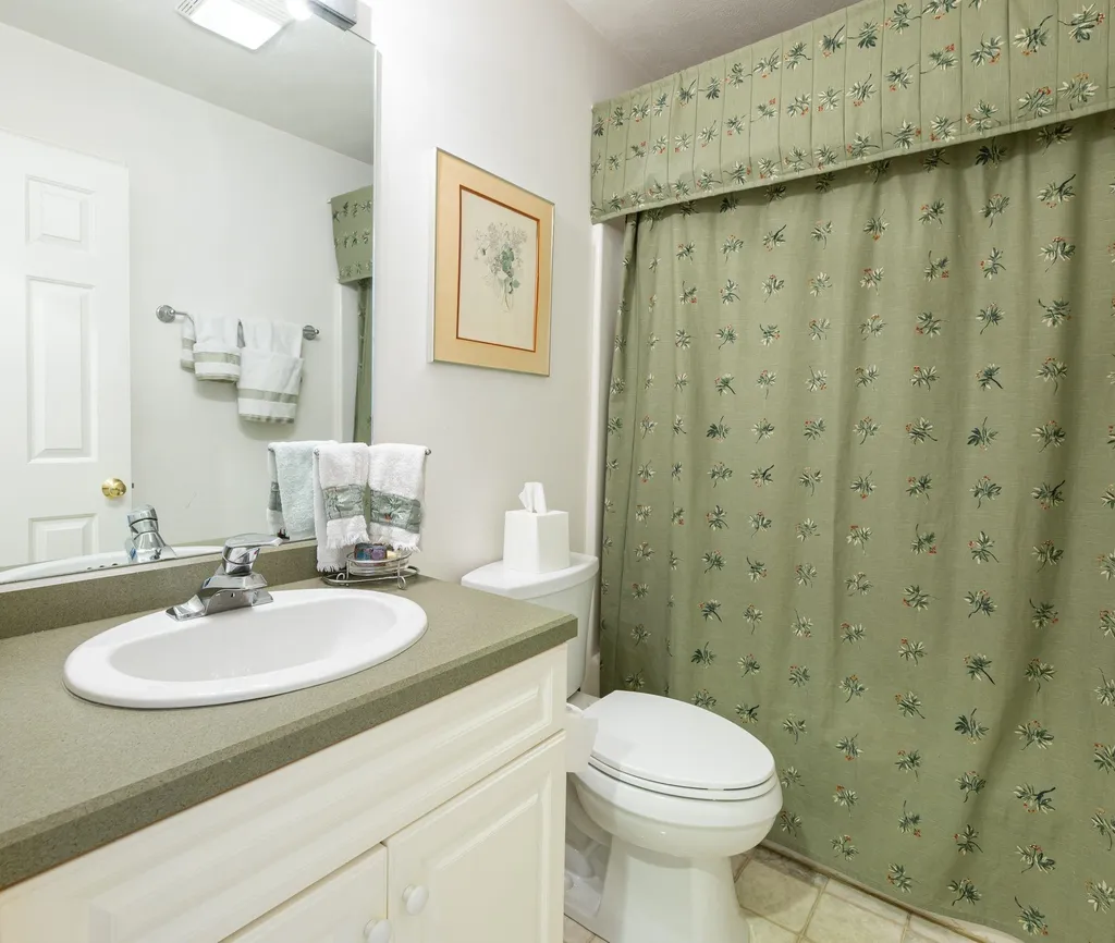 5 Gleneagle Drive Bedford NH 03110