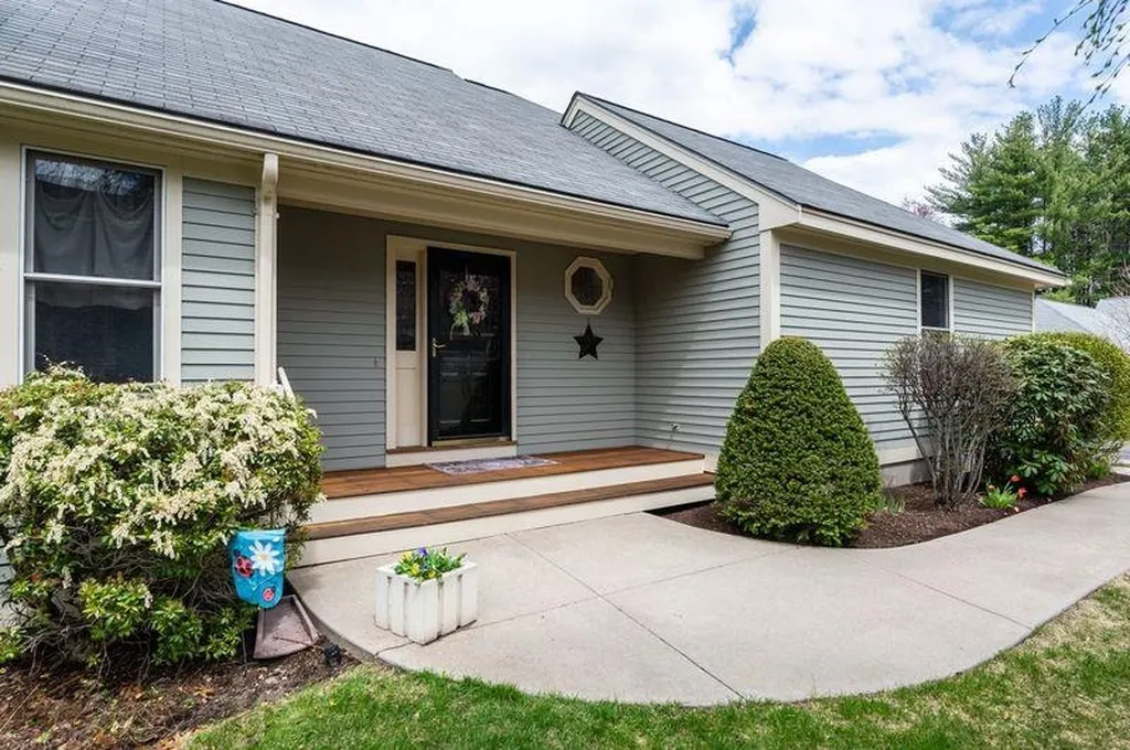5 Gleneagle Drive Bedford NH 03110