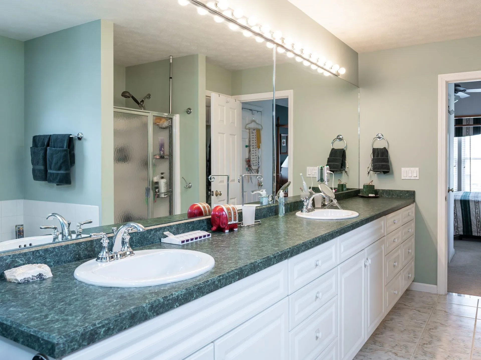 5 Gleneagle Drive Bedford NH 03110