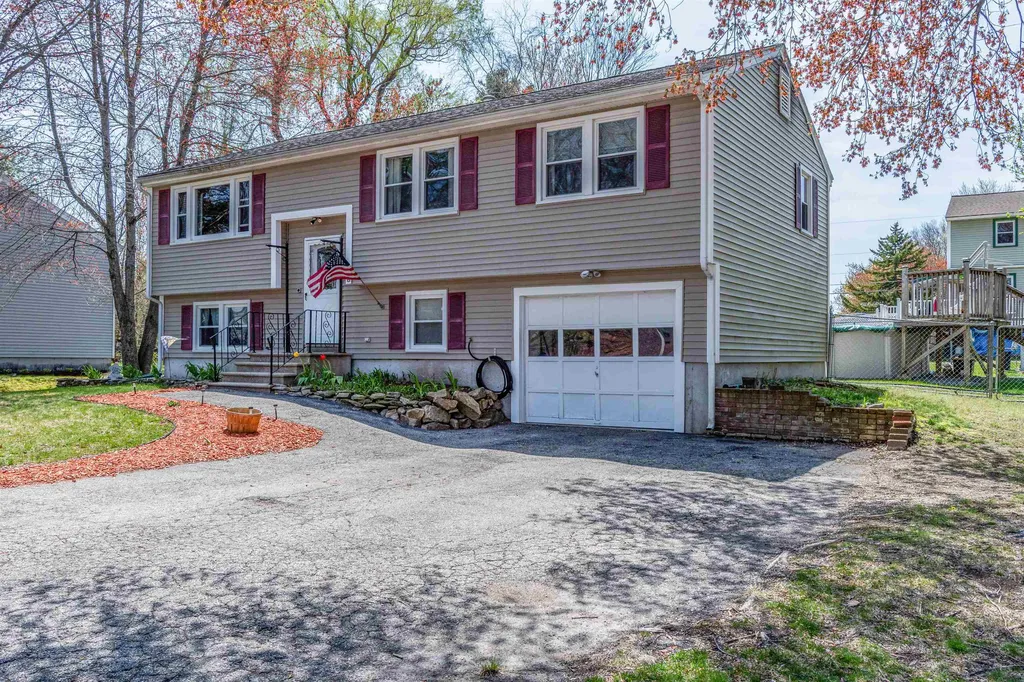 8 Pell Avenue Nashua NH 03060