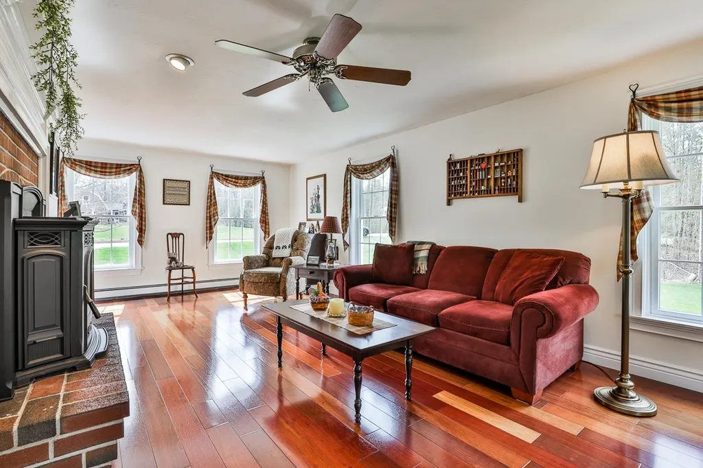47 Sagharbor Drive Auburn NH 03032