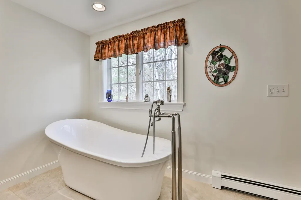 47 Sagharbor Drive Auburn NH 03032