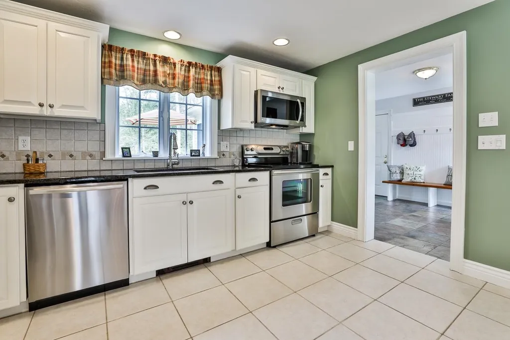 47 Sagharbor Drive Auburn NH 03032