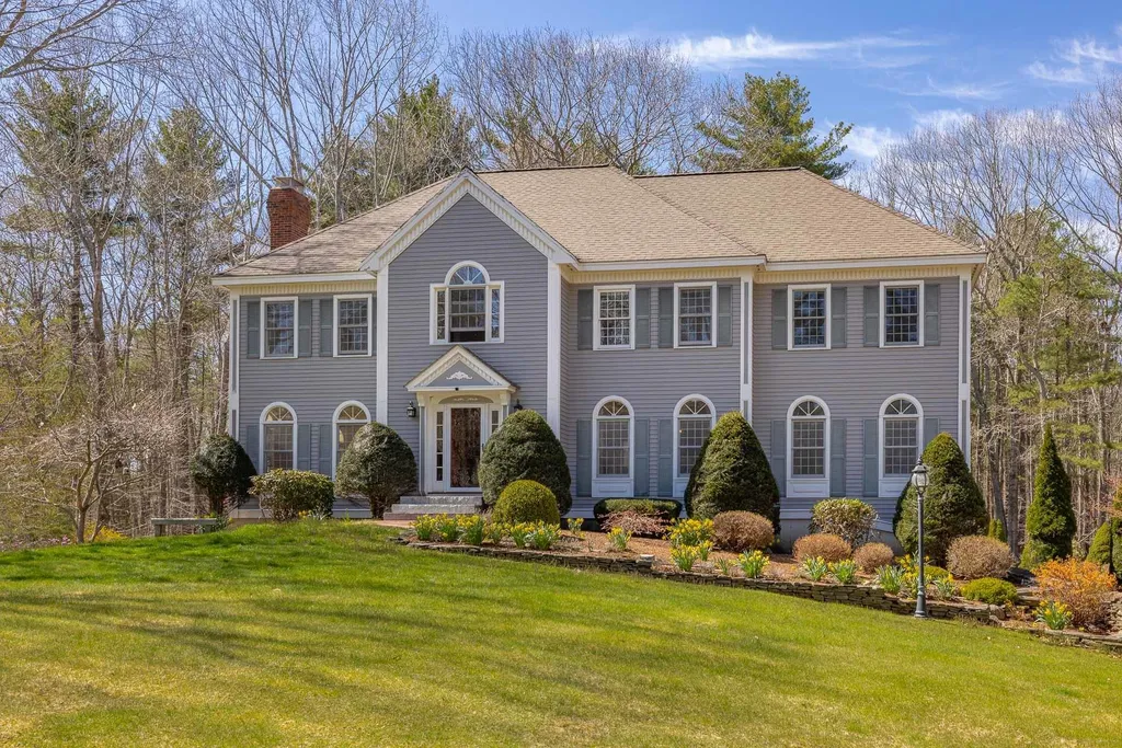 17 Rockrimmon Road North Hampton NH 03862