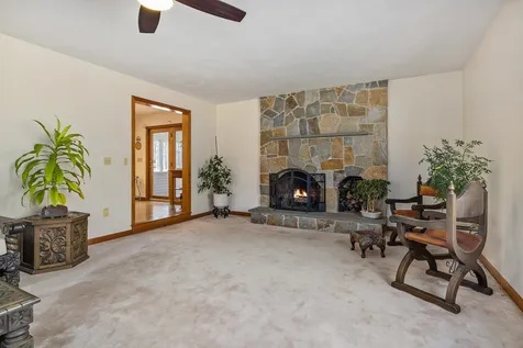 17 Rockrimmon Road North Hampton NH 03862
