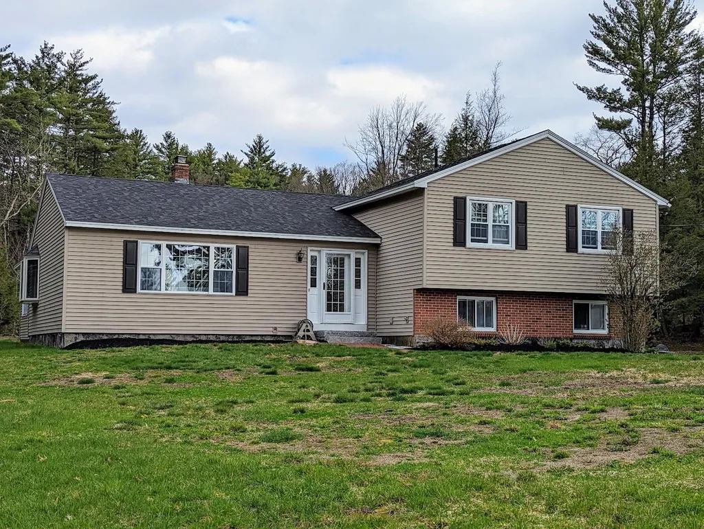 19 Risingwood Drive Bow NH 03304