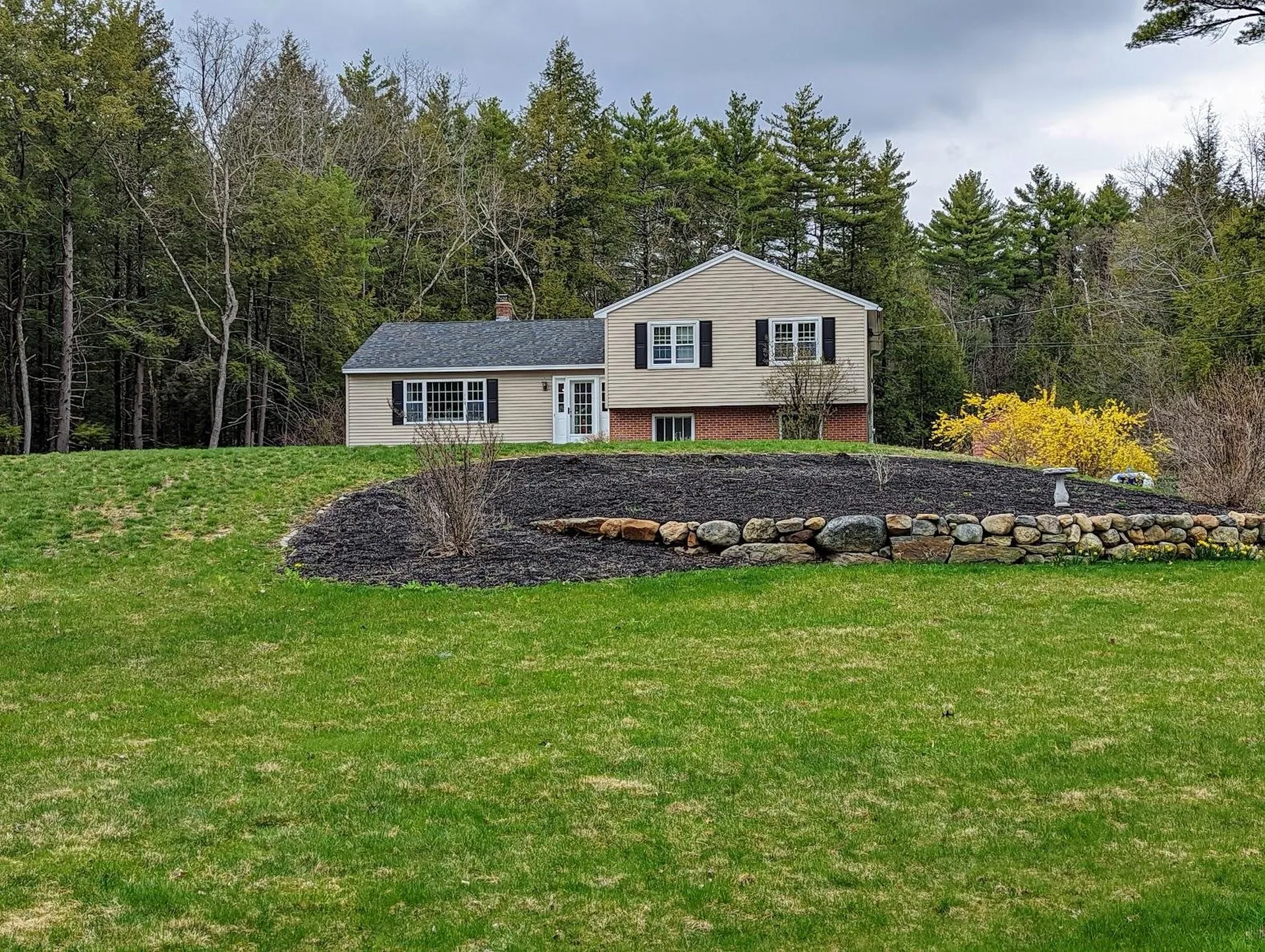 19 Risingwood Drive Bow NH 03304