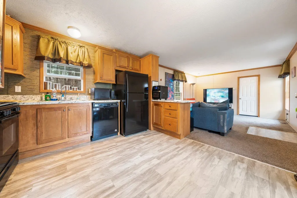 39 Spruce Terrace Derry NH 03038